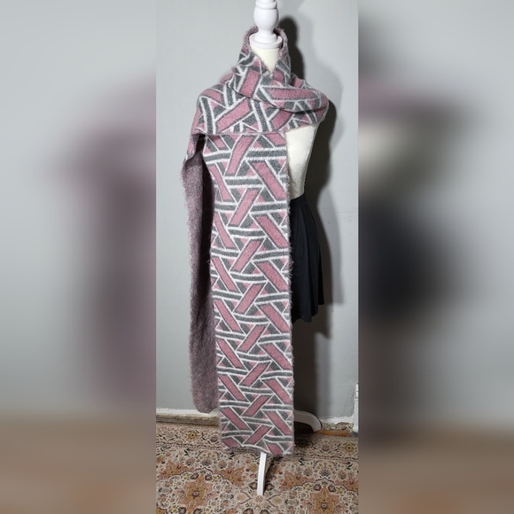 NWOT ASOS Soft Pink and Gray Geometric Scarf Ultra Long and Cozy - Picture 2 of 6